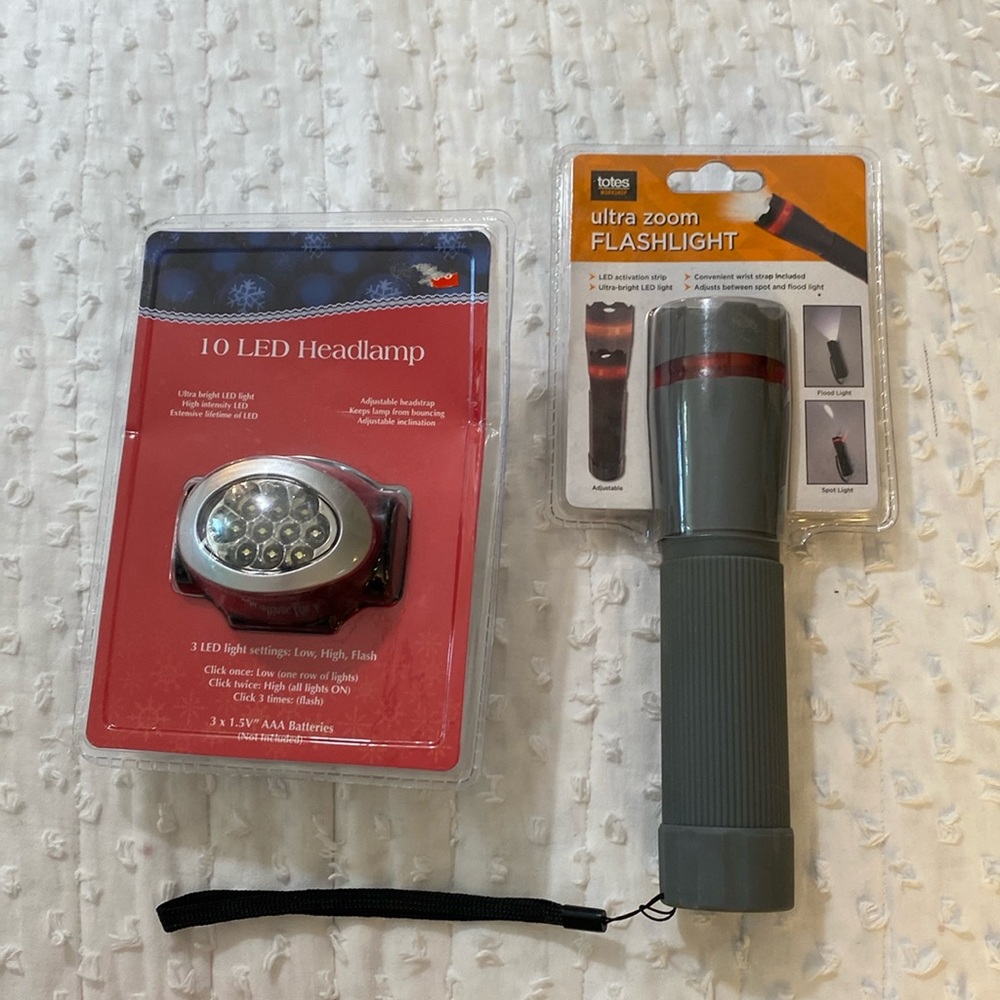 NWT Totes Ultra Zoom Flashlight and LED Headlight